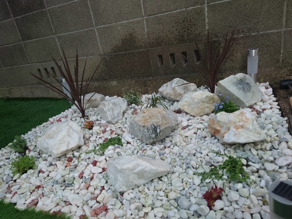 ロックガーデン　人工芝